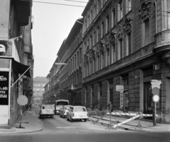 Magyarország, Budapest VI., Zichy Jenő utca a Nagymező utcától a Jókai utca felé nézve., 1972, Bojár Sándor, Budapest, Fortepan #195352