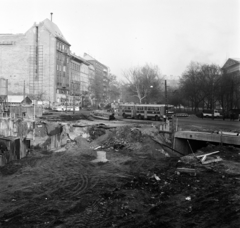 Magyarország, Budapest V.,Budapest VIII., Kálvin tér a Múzeum körút felé nézve, az aluljáró építése idején., 1975, Bojár Sándor, Budapest, Fortepan #195364