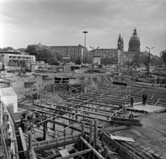 Magyarország, Budapest V., Deák Ferenc tér, az aluljáró építkezése. Háttérben az Erzsébet (Engels) tér., 1974, Bojár Sándor, Budapest, Fortepan #195380