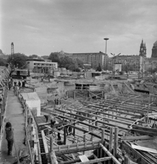 Magyarország, Budapest V., Deák Ferenc tér, az aluljáró építkezése. Háttérben az Erzsébet (Engels) tér., 1974, Bojár Sándor, Budapest, Fortepan #195382