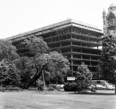 Magyarország, Budapest V., Széchenyi István (Roosevelt) tér, az állami külkereskedelmi vállalatok székházának tervezett irodaház (Spenótház) építkezése., 1974, Bojár Sándor, Budapest, Fortepan #195393