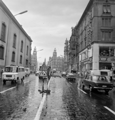 Magyarország, Budapest V., Kossuth Lajos utca a Klotild paloták felé nézve, jobbra a Városház utca torkolata. A felvétel a Ferenciek tere (Felszabadulás tér) aluljárórendszerének kiépítésekor készült., 1975, Bojár Sándor, Budapest, Nysa 522, VAZ 2101, Fortepan #195401