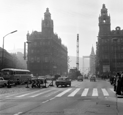 Magyarország, Budapest V., Ferenciek tere (Felszabadulás tér) és a Szabad sajtó út két oldalán a Klotild paloták, az aluljárórendszer kiépítése idején., 1975, Bojár Sándor, Budapest, Fortepan #195403