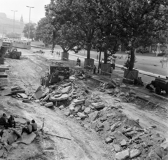 Magyarország, Budapest V., Kossuth Lajos tér, jobbra a fáktól takarva a Parlament déli szárnya., 1975, Bojár Sándor, Budapest, Fortepan #195406