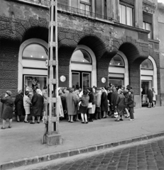 Magyarország, Budapest IV., Árpád út 21., a Temaforg Vállalat Textil- és Fonalboltja., 1974, Bojár Sándor, Budapest, Fortepan #195422