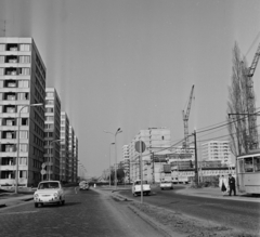 Magyarország, Budapest XXII., Budafok, Leányka utca a Savoyai Jenő (Budafoki) tér felől nézve., 1974, Bojár Sándor, lakótelep, automobil, Trabant 601, Fiat 850, Moszkvics 412, Budapest, Fortepan #195428