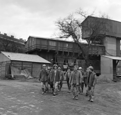 Magyarország, Budapest VIII., Ludovika (Kun Béla ) tér, jobbra a metróépítés felvonótornya., 1974, Bojár Sándor, Budapest, Fortepan #195456