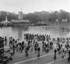 Magyarország, Budapest XIV., Ötvenhatosok tere (Felvonulási tér), május 1-i felvonulás, szemben a dísztribün., 1974, Bojár Sándor, Budapest, Fortepan #195499