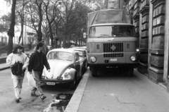 Magyarország, Budapest VI., Liszt Ferenc tér az Andrássy út (Népköztársaság útja) irányából nézve., 1982, Bojár Sándor, Volkswagen-márka, IFA-márka, Budapest, Fortepan #195509