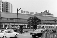 Hungary, Pécs, Szigeti út, Szliven áruház az egykori Steinmetz kapitány tér helyén, háttérben jobbra az épület a Rókus utcában áll., 1976, Bojár Sándor, bus, Skoda-brand, Ikarus-brand, Fortepan #195558