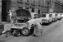 Magyarország, Budapest VI., Weiner Leó utca, háttérben a 6., 8. és 10. számú ház., 1975, Bojár Sándor, rendszám, Budapest, Trabant 601 Universal, Fortepan #195576