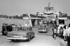 Magyarország,Szentendrei-sziget, Tahitótfalu, Váci-rév, a Duna túlpartján Vác., 1973, Bojár Sándor, Mercedes W110, Mercedes W111, Fortepan #195601