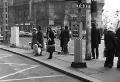 Magyarország, Budapest VII., Dohány utca - Károly (Tanács) körút sarok, gyalpgátkelőhely a Filmmúzeum előtt., 1978, Bojár Sándor, Budapest, Fortepan #195627