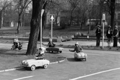 Magyarország, Városliget, Budapest XIV., KRESZ-játszópark., 1975, Bojár Sándor, pedálos autó, Budapest, Fortepan #195634