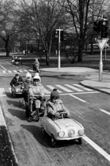 Magyarország, Városliget, Budapest XIV., KRESZ-játszópark., 1975, Bojár Sándor, pedálos autó, Budapest, Fortepan #195635