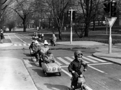 Magyarország, Városliget, Budapest XIV., KRESZ-játszópark., 1975, Bojár Sándor, pedálos autó, Budapest, Fortepan #195636