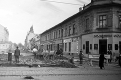 Hungary, Debrecen, Szent Anna utca (Béke útja) a Piac utca (Vörös Hadsereg útja) felől a Szent Anna-székesegyház felé nézve., 1948, Bojár Sándor, street view, sign-board, label, chariot, horse, Fortepan #195673