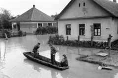 1970, Bojár Sándor, árvíz, csónak, Kádár-kocka, nyomóskút, Fortepan #195686