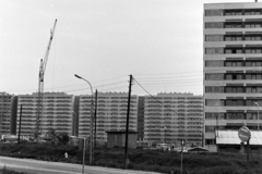 Magyarország, Budapest XI., a Menyecske utcai (később Őrmezei) Általános Iskola és a Kérő utca házsorának építkezése a Balatoni út felől nézve., 1975, Bojár Sándor, Budapest, Fortepan #195739