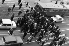 Magyarország, Budapest V., Ferenciek tere (Felszabadulás tér) az aluljárórendszer kiépítése idején., 1975, Bojár Sándor, Budapest, Ikarus 280, Polski Fiat 125p, járókelő, gyalogátkelő, Fortepan #195777