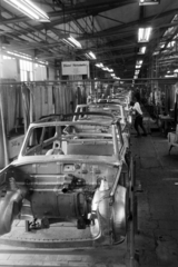 Németország, Zwickau, VEB Sachsenring Automobilwerke Zwickau, Trabant 601 tipusú személygépkocsik gyártósora, karosszéria összeállítása., 1971, Bojár Sándor, NDK, Fortepan #195870