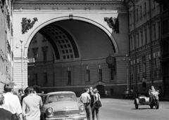 Oroszország, Szentpétervár, (Leningrád), Bolsaja Morszkaja (Herzen) utca, szemben a Palota térre vezető átjáró., 1969, Bojár Sándor, Szovjetunió, Fortepan #195937