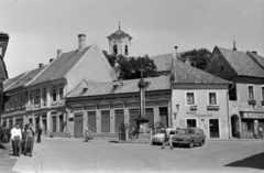 Hungary, Szentendre, Fő (Marx) tér, középen a Szerb (kalmár) kereszt, háttérben a Keresztelő Szent János-templom tornya., 1974, Bogyó Virág, Fortepan #196094