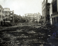 Olaszország, Asiago, a romba dőlt város utcája., 1916, Bogyó Virág, Fortepan #196124