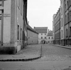 Magyarország, budai Vár, Budapest I., a Fortuna köz az Országház utcától a Fortuna utca felé nézve., 1967, Zofia Rydet, utcakép, Budapest, Fortepan #196147