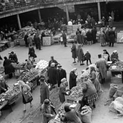 Magyarország, Budapest II., Fény utcai piac., 1967, Zofia Rydet, piac, Budapest, mérleg, Fortepan #196167