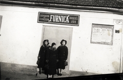 Romania,Transylvania, Arpășel, a felvétel a Hangya fogyasztási szövetkezet boltja előtt készült., 1938, Bessenyei István, Fashion store, Fortepan #196281