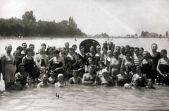 1916, Halász Katalin, csoportkép, fürdőruha, napernyő, strand, Fortepan #196298