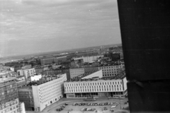 Lengyelország, Varsó, kilátás a Prudential épületből a Varsói Felkelés terére (Plac Powstancow Warszawy), jobbra a Dom Chłopa szálloda., 1964, Szűcs Lóránd, Fortepan #196348