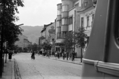 Lengyelország,Lengyel Magas-Tátra, Zakopane, ulica Krupówki, balra az ulica Generała Andrzeja Galicy torkolata., 1964, Szűcs Lóránd, Fortepan #196371