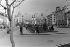 Romania,Transylvania, Târgu Mureș, Rózsák tere (Piata Trandafirilor). Szemben a tér végénél balról az Ortodox Székesegyház, a Keresztelő Szent János-templom és a Vártemplom látszik., 1969, Szűcs Lóránd, Fortepan #196455