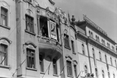 Romania,Transylvania, Oradea, Bémer tér (Piata Regele Ferdinand I), balra a 4 számú ház., 1969, Szűcs Lóránd, 1st of May parade, Fortepan #196477