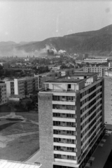 Romania, Piatra Neamț, kilátás a a Hotel Ceahlau-ból, előtérben a Bulevardul Mihai Eminescu (Chimiei) C6 blokk, mögötte a Bulevardul Dacia épületei., 1971, Szűcs Lóránd, Fortepan #196510