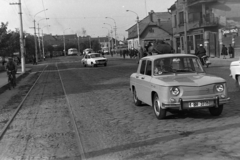 Romania,Transylvania, Oradea, Ghillány út (Strada Dimitrie Cantemir) a Deák Ferenc utca (Aleea Emanuil Gordu) felé nézve, balra a Nagyvásártér (parcul 1 Decembrie)., 1972, Szűcs Lóránd, rails, bus, cobblestones, tractor, Fortepan #196600