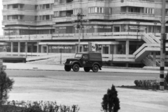 Románia,Erdély, Nagyvárad, szemben a Ghillány út (Strada Dimitrie Cantemir) - Piata Emanuil Gojdu sarok a Nagyvásártér (Parcul 1 Decembrie) felől., 1989, Szűcs Tamás, román forradalom, rendszerváltás, Fortepan #196694