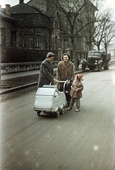 Hungary, Budapest XI., Ulászló utca, háttérben a 70-es számú ház., 1954, Martin Kornél, colorful, baby carriage, commercial vehicle, kids, Budapest, Zis-brand, Fortepan #196738