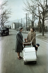 Hungary, Budapest XI., Ulászló utca a Sas-hegy felé nézve, jobbra a Dinnye utca., 1954, Martin Kornél, colorful, baby carriage, commercial vehicle, kids, Budapest, Zis-brand, Fortepan #196739