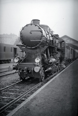 Hungary, Budapest I.,Budapest XII., Déli pályaudvar, balra a háttérben az Alkotás utca - Greguss utca sarkán álló ház., 1940, Martin Kornél, Budapest, steam locomotive, Fortepan #196776