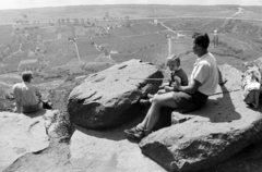 Hungary,Lake Balaton, Badacsonytomaj, kilátás a Ranolder-kereszt közeléből., 1955, Martin Kornél, view, rock, sitting on a rock, Fortepan #196826