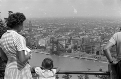 Hungary, Budapest I.,Budapest V., kilátás a Gellérthegyről, középen a lerombolt Erzsébet híd pesti hídfője., 1955, Martin Kornél, Budapest, girl, picture, railing, wrecked bridge, Fortepan #196827