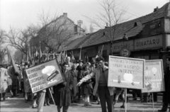 Hungary, Budapest XIII., Szent László út (Mautner Sándor utca) a Róbert Károly körúttól a Mór utca felé nézve., 1955, Martin Kornél, Budapest, banner, slogan, Fortepan #196870