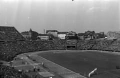 Magyarország, Népstadion, Budapest XIV., az 0TSB meghívásos atlétikai versenye a Magyarország - Anglia (7:1) válogatott labdarúgó-mérkőzés előtt, 1954. május 23-án., 1954, Martin Kornél, Budapest, látkép, futballpálya, labdarúgás, Fortepan #196890