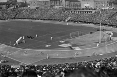 Magyarország, Népstadion, Budapest XIV., az 0TSB meghívásos atlétikai versenye a Magyarország - Anglia (7:1) válogatott labdarúgó-mérkőzés előtt, 1954. május 23-án., 1954, Martin Kornél, Budapest, nézőtér, futballpálya, Fortepan #196891