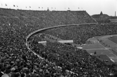 Magyarország, Népstadion, Budapest XIV., az 0TSB meghívásos atlétikai versenye a Magyarország - Anglia (7:1) válogatott labdarúgó-mérkőzés előtt, 1954. május 23-án., 1954, Martin Kornél, Budapest, tömeg, nézőtér, Fortepan #196894