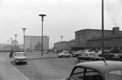 Ausztria, Graz, Europaplatz, Főpályaudvar (Hauptbahnhof)., 1960, Martin Kornél, köztéri óra, utcai lámpa, Fortepan #196902