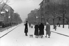 Magyarország, Budapest XI., Károli Gáspár tér, szemben az Ulászló utca a Bartók Béla út felé nézve., 1954, Martin Kornél, Budapest, utcakép, hó, Fortepan #196915